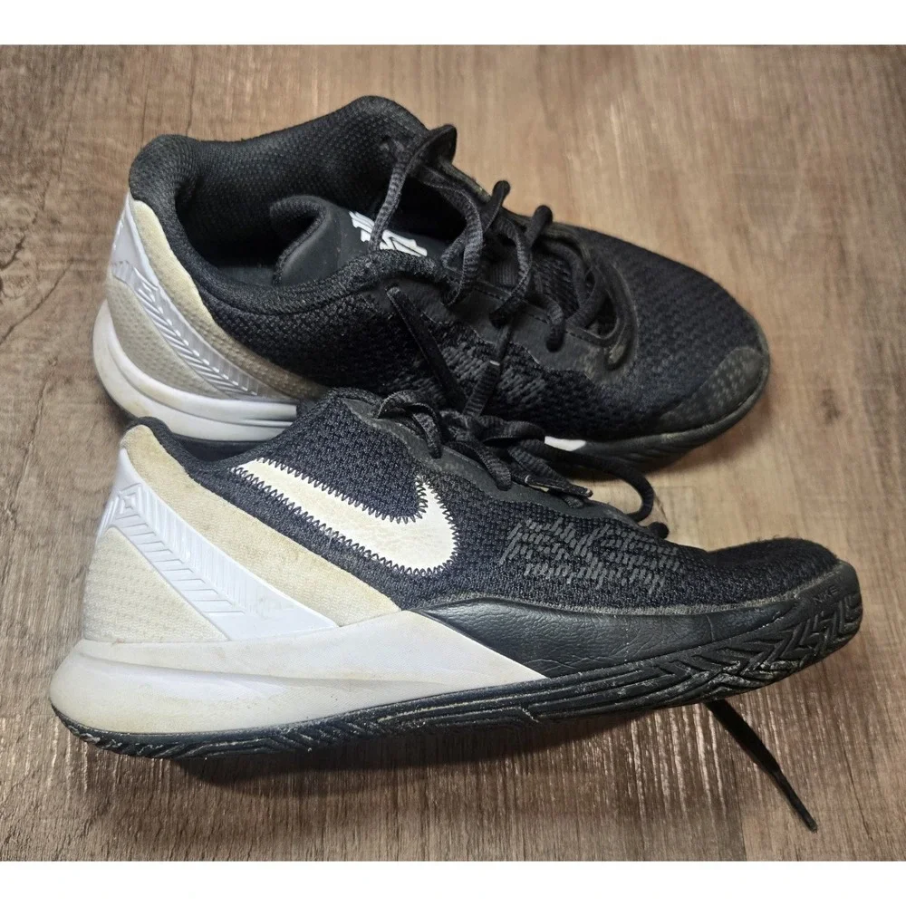 NIKE KYRIE FLYTRAP‎ II Youth Boys Basketball shoes Sneaker sz 1.5 Y  AQ3412-001